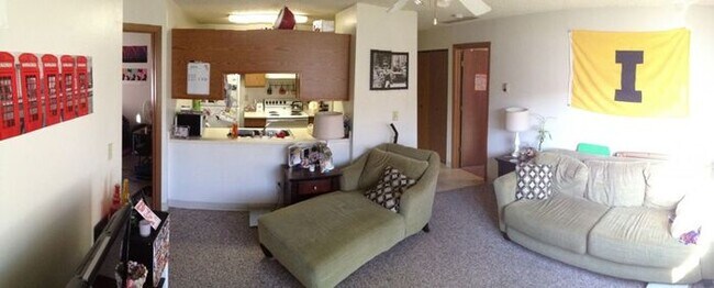 Building Photo - $1,300 | 3 Bedroom, 1 Bathroom | Cat Frien...