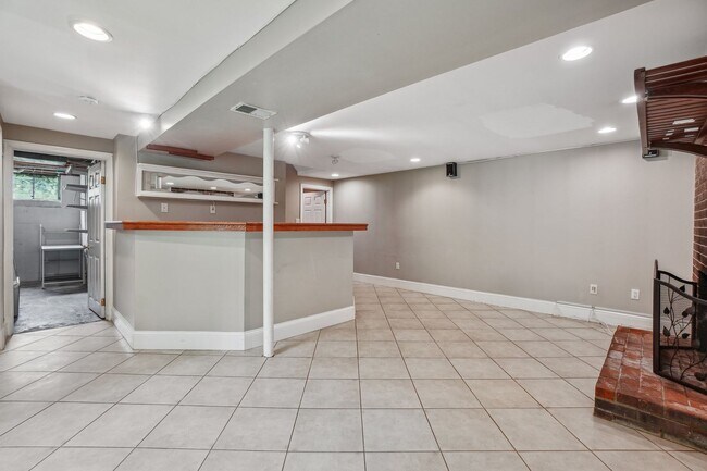 Building Photo - Adorable 4BR/3BA Cape Cod on a Generous 0.4-Acre Lot