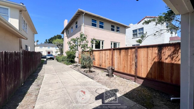 Building Photo - Stately traditional 4 bedroom home located...