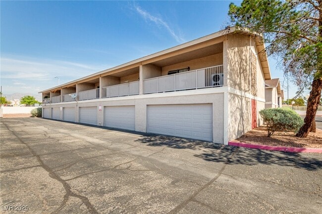 Building Photo - 100 S Crestline Dr
