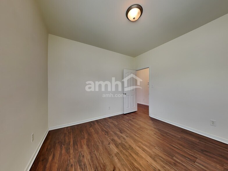 Building Photo - 1416 Paulonia Way