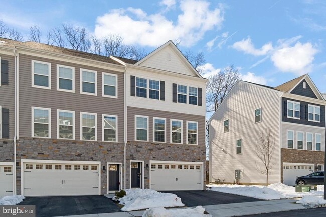 Building Photo - 14 Lilac Cir