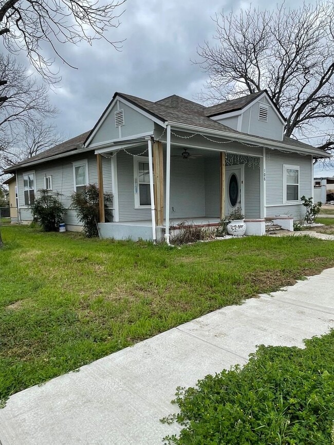 Building Photo - 106 E 3rd St