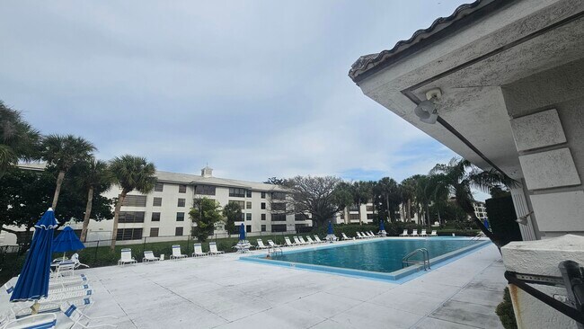 Building Photo - 3630 Whitehall Dr