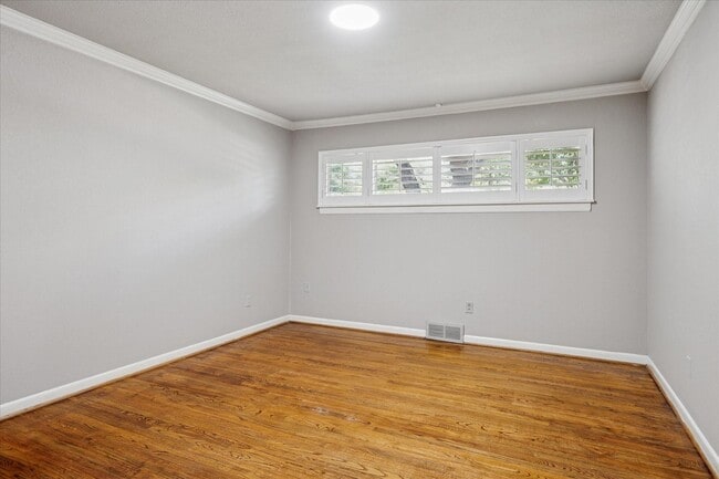 Building Photo - 6441 Linden Ln
