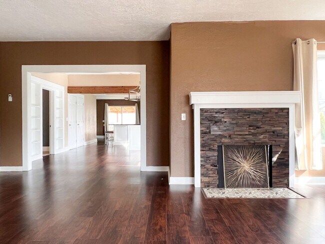 Building Photo - 3BD/2BA+FLEX HOME IN LEBANON