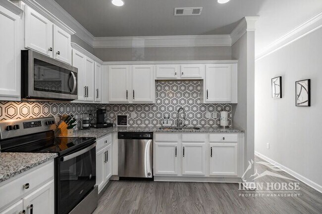 Building Photo - 1288 Towne Square Ct