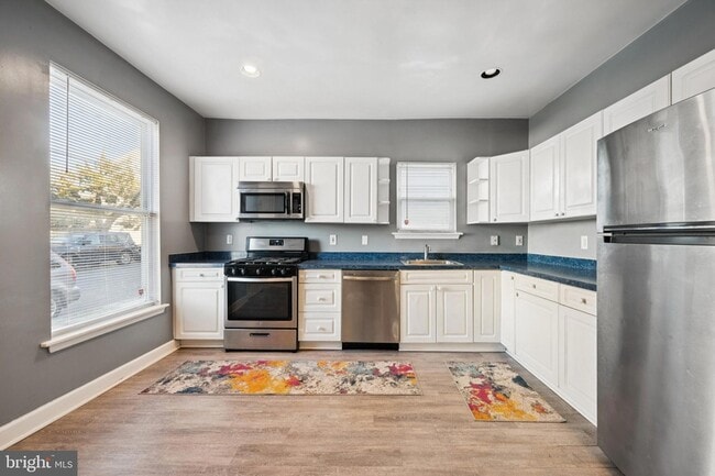 Building Photo - 138 N King St