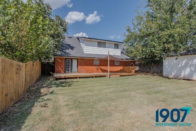 Building Photo - 616 Redstone Ave