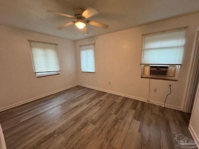 Building Photo - 205 Holmes Dr