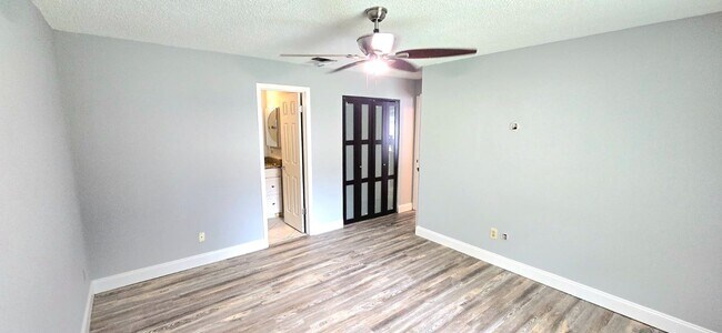 Building Photo - 1340 Paradise Ln