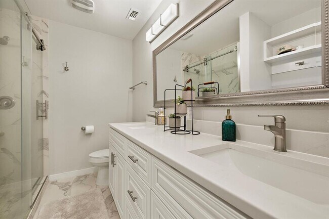 Building Photo - 2101 Falcon Hill Dr