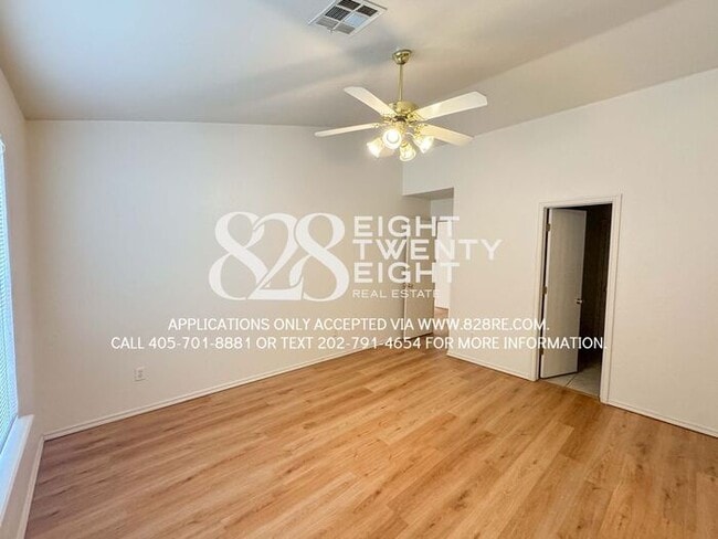 Building Photo - ADORABLE East Norman 3 Bed/2 Bath Duplex Available NOW in Eastridge!