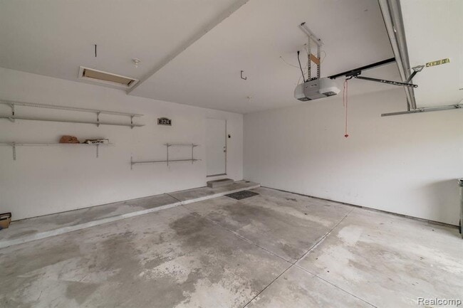 Building Photo - 324 Stratford Ln