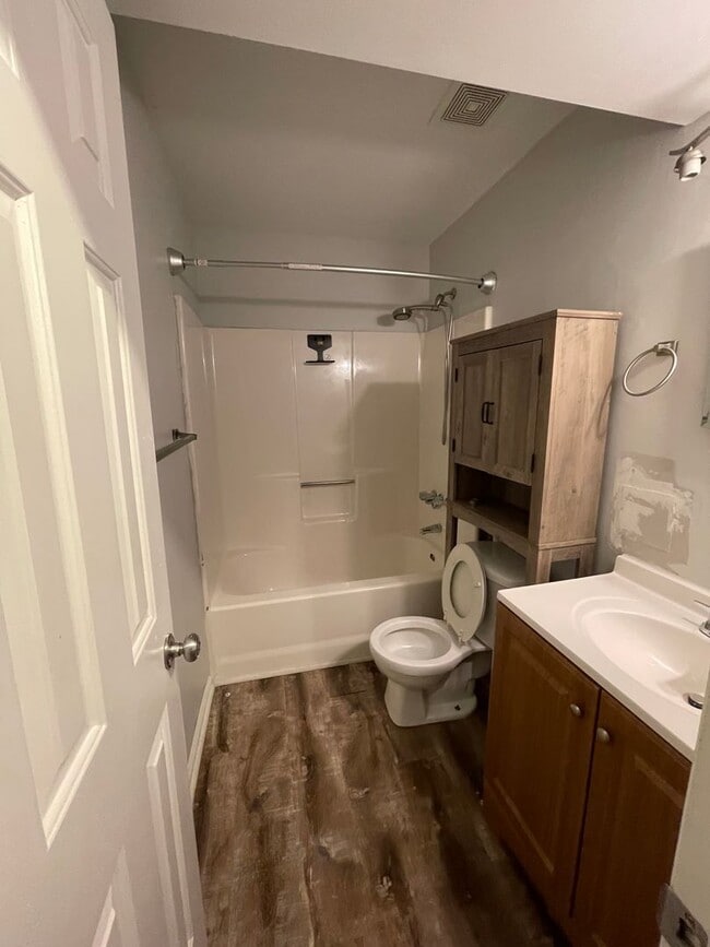 Building Photo - 4 BED / 3 BATH SINGLE FAMILY IN SALEM LAKES!