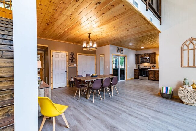 Building Photo - 43 Medina Ct