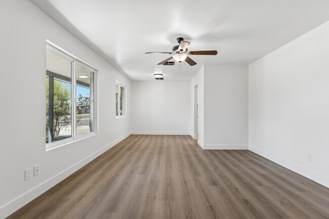 Building Photo - 4737 N 13th Ave