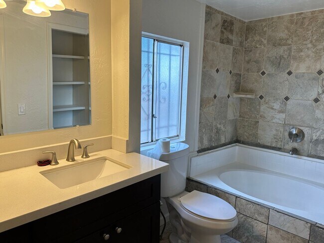 Building Photo - Cozy 3 bedroom 2 bathroom home in Mesa