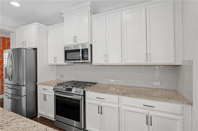 Building Photo - 6428 Brookside Blvd