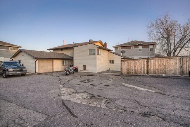Building Photo - 1190 Oak St