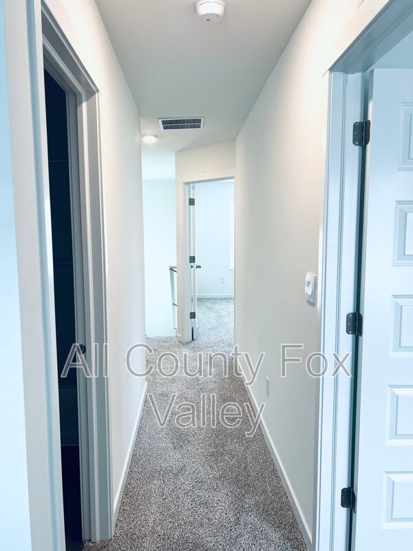 Building Photo - 879 Briar Gln Ct