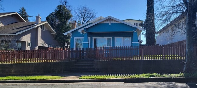 Building Photo - Enjoy The River Breeze On The Front Porch