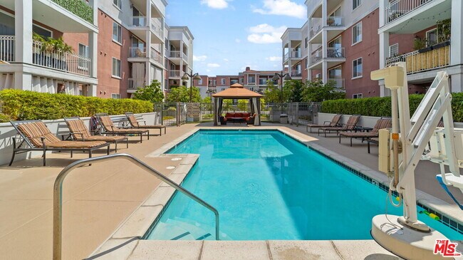 Building Photo - 3740 Santa Rosalia Dr