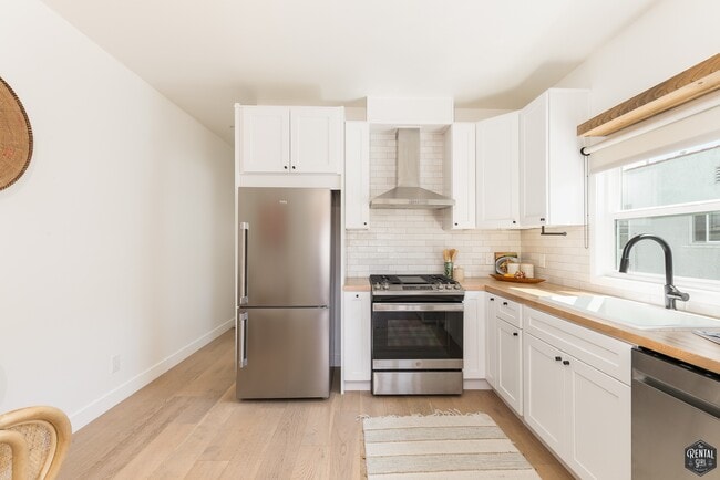 Building Photo - 5847 1/2 Ernest Ave-