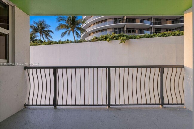 Building Photo - 1756 N Bayshore Dr