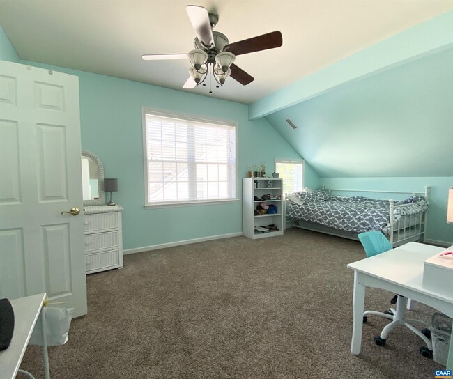 Building Photo - 422 Cranberry Ln