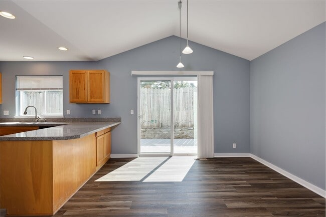 Building Photo - Poulsbo Home