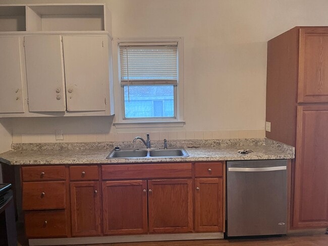 Building Photo - Move-In Ready!