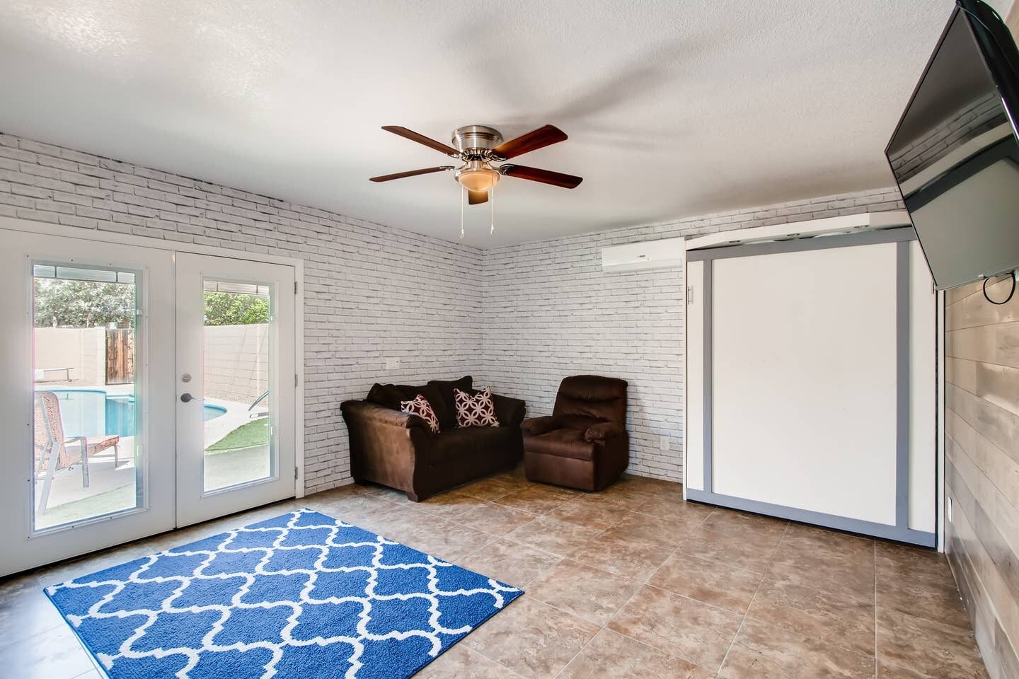 Casita - 3801 N Hayden Rd