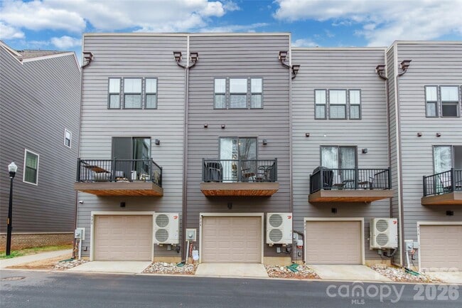 Building Photo - 924 Broad River Ln