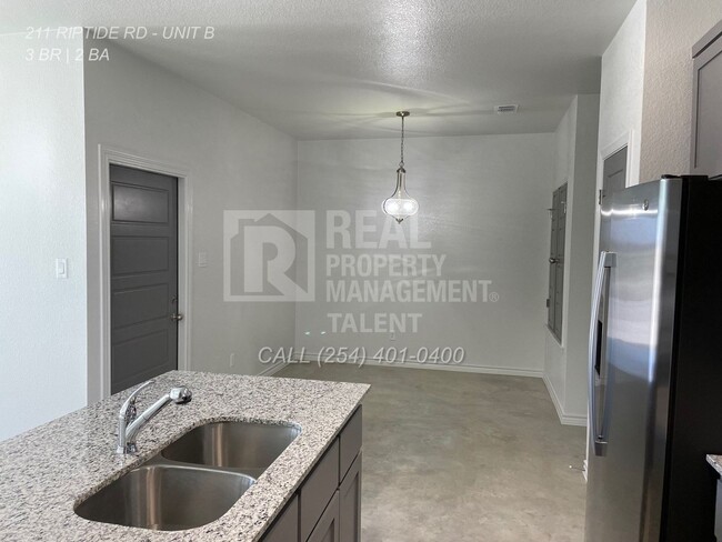 Building Photo - 211 Riptide Rd