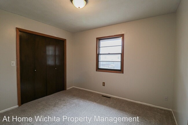 Building Photo - 3 br, 3 bath House - 2215 South Lori Lane