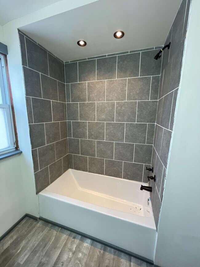 Building Photo - 618 Penn Ave