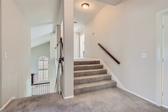 Building Photo - HUGE 5 Bedroom Home In Desert Shores with ...