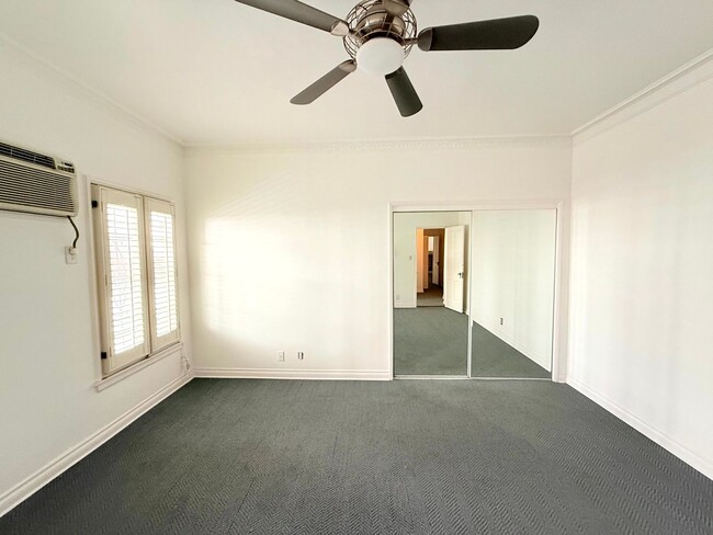 Building Photo - Very Unique Spacious sleek One Bedroom - O...