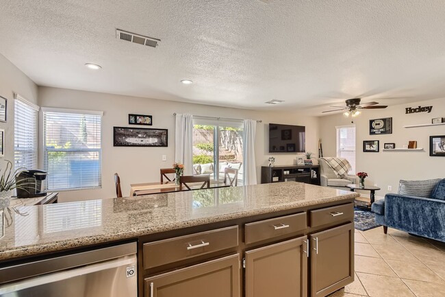 Building Photo - Beautiful 3 bedroom Home Located in the Vibrant City of Las Vegas