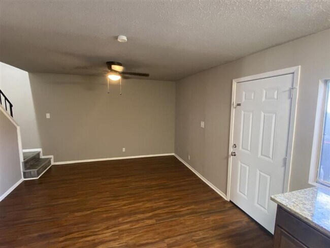 Building Photo - 1208 Churing Dr
