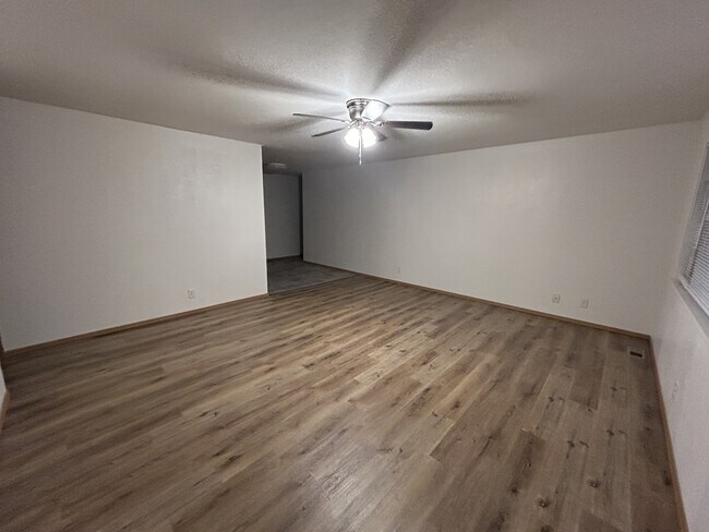 Building Photo - 519 Cherry St