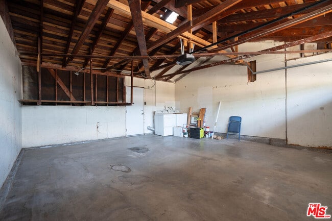Building Photo - 1020 Larker Ave