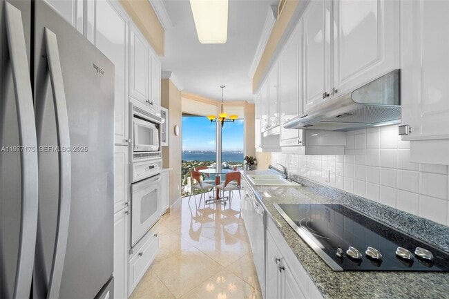 Building Photo - 4775 Collins Ave