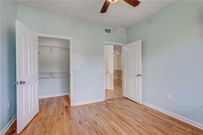 Building Photo - 9833 Baywinds Blvd
