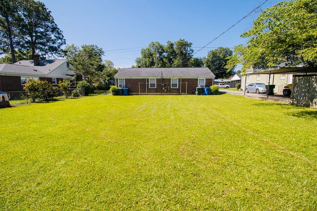 Building Photo - Updated Rosewood 2BR Duplex – Spacious, St...