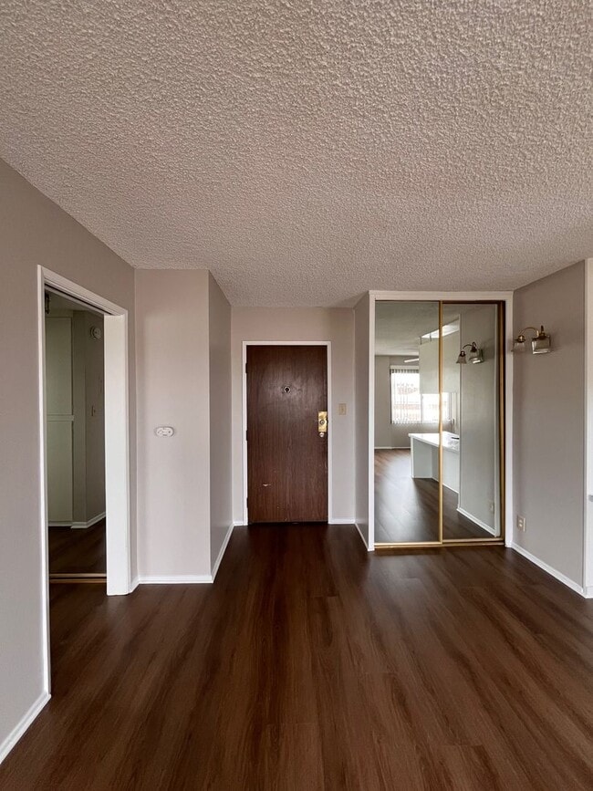 Building Photo - 1 Bedroom/1Bath Located in Downtown Long B...