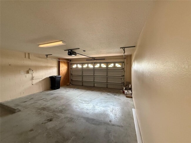 Building Photo - Modern Upgrade Home in Debary