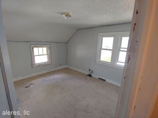 Building Photo - 3 br, 2 bath House - 711 10th Avenue SW