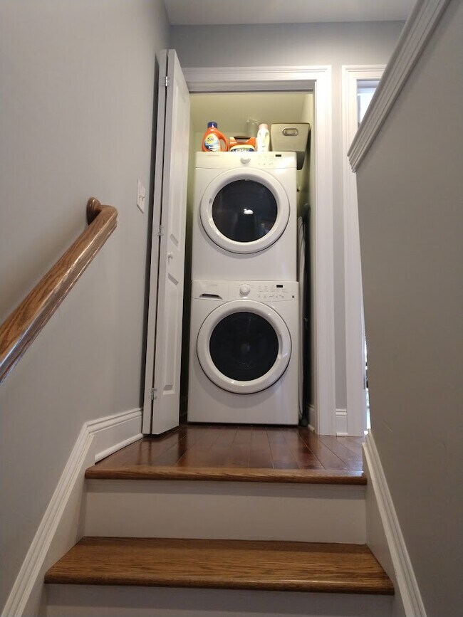 Building Photo - 777 N Main St